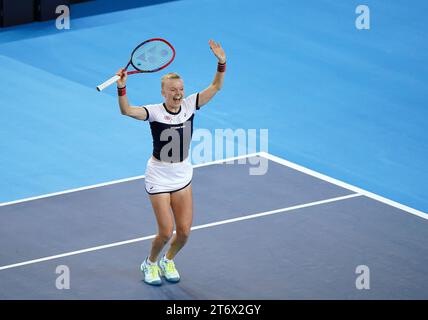 Harriet Dart, de Grande-Bretagne, célèbre sa victoire sur la suédoise Caijsa Hennemann (non photographiée) lors de la deuxième journée du match de la coupe Billie Jean King 2023 entre la Grande-Bretagne et la Suède à la Copper Box Arena de Londres. Date de la photo : dimanche 12 novembre 2023. Banque D'Images