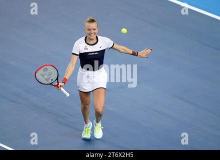 Harriet Dart, de Grande-Bretagne, célèbre sa victoire sur la suédoise Caijsa Hennemann (non photographiée) lors de la deuxième journée du match de la coupe Billie Jean King 2023 entre la Grande-Bretagne et la Suède à la Copper Box Arena de Londres. Date de la photo : dimanche 12 novembre 2023. Banque D'Images