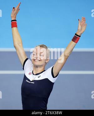 Harriet Dart, de Grande-Bretagne, célèbre sa victoire sur la suédoise Caijsa Hennemann (non photographiée) lors de la deuxième journée du match de la coupe Billie Jean King 2023 entre la Grande-Bretagne et la Suède à la Copper Box Arena, à Londres. Date de la photo : dimanche 12 novembre 2023. Banque D'Images