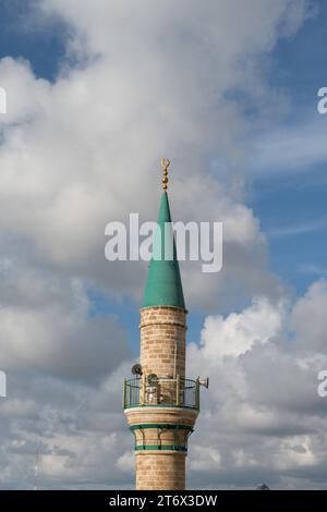 Le minaret de la mosquée Al-Majdala ou El Majdila à Acre, Israël. Banque D'Images