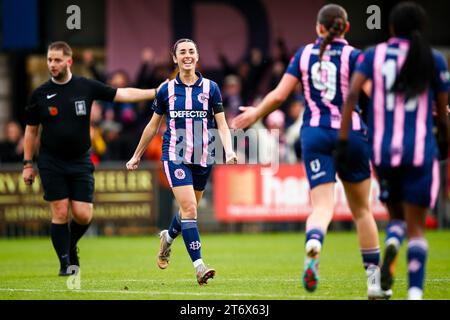 Londres, Angleterre, le 12 novembre 2023 : Phoebe Read (15 Dulwich Hamlet) célèbre Summer Roberts (9 Dulwich Hamlet) marque le premier but de son équipe lors du premier tour de la coupe FA Womens entre Dulwich Hamlet et London Bees à Champion Hill à Londres, Angleterre. (Liam Asman/SPP) Banque D'Images