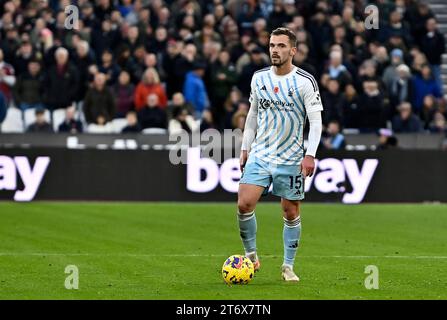 Londres Royaume-Uni 12 novembre 2023. Harry Toffolo (Nottingham Forest) lors du match West Ham vs Nottingham Forest Barclays Premier League au London Stadium Stratford. Crédit : Martin Dalton/Alamy Live News. Cette image est réservée À UN USAGE ÉDITORIAL. Licence requise de The football DataCo pour toute autre utilisation. Crédit : MARTIN DALTON/Alamy Live News Banque D'Images