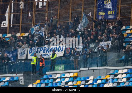 12 novembre 2023, Naples, Campanie, Italie : lors du match de football italien de Serie A SSC Napoli vs FC Empoli le 12 novembre 2023 au stade Diego Armando Maradona à Naples.In Picture : Supporters empoli (image de crédit : © Fabio Sasso/ZUMA Press Wire) USAGE ÉDITORIAL UNIQUEMENT! Non destiné à UN USAGE commercial ! Banque D'Images