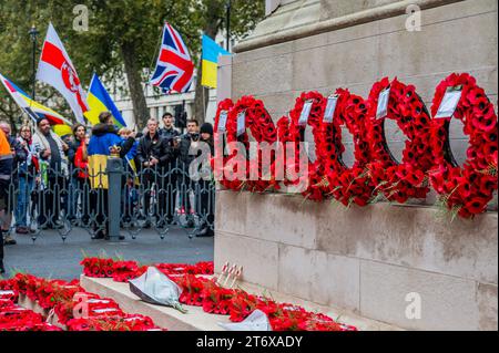 Londres, Royaume-Uni. 12 novembre 2023. Un dimanche pluvieux du souvenir au cénotaphe, Whitehall, Londres. Crédit : Guy Bell/Alamy Live News Banque D'Images