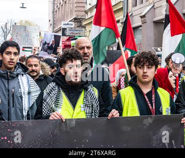 Des milliers de personnes se rassemblent à Sarajevo pour soutenir la Palestine Banque D'Images