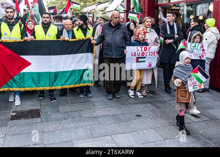 Des milliers de personnes se rassemblent à Sarajevo pour soutenir la Palestine Banque D'Images