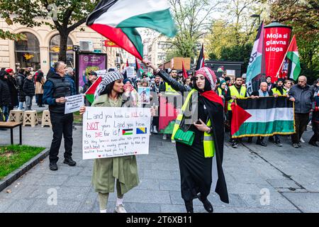 Des milliers de personnes se rassemblent à Sarajevo pour soutenir la Palestine Banque D'Images