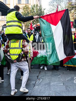 Des milliers de personnes se rassemblent à Sarajevo pour soutenir la Palestine Banque D'Images