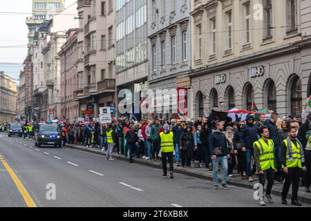 Des milliers de personnes se rassemblent à Sarajevo pour soutenir la Palestine Banque D'Images