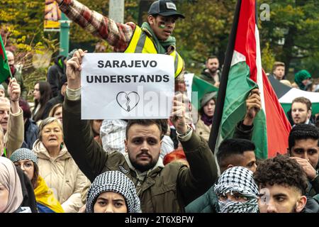 Des milliers de personnes se rassemblent à Sarajevo pour soutenir la Palestine Banque D'Images