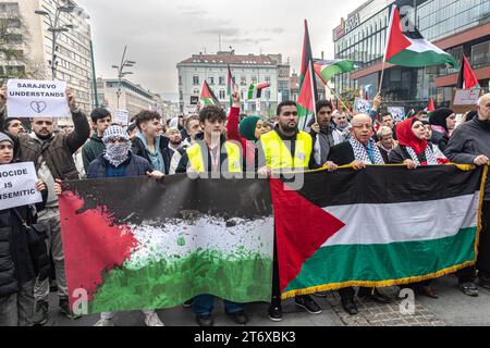 Des milliers de personnes se rassemblent à Sarajevo pour soutenir la Palestine Banque D'Images