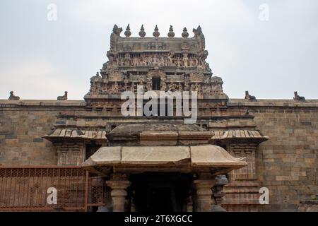 Le temple Airavatesvara est un temple hindou d'architecture dravidienne situé dans la ville de Darasuram à Kumbakonam, dans le district de Thanjavur dans le sud de l'Inde Banque D'Images