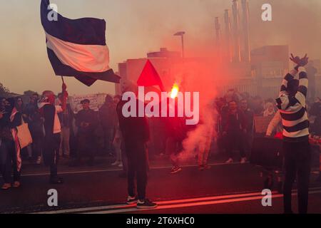 Bologne, Italie. 12 novembre 2023. Les gens protestent en faveur de Gaza. L'action est menée pour appeler à un cessez-le-feu dans le conflit Hamas-Israël. Crédit : Massimiliano Donati/Alamy Live News Banque D'Images