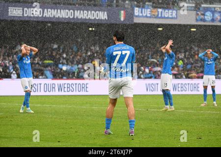 Naples, Italie - Dimanche 12 novembre 2023 : Khvicha Kvaratskhelia de la SSC Napoli désespère avec ses coéquipières après un but manqué lors du match Serie A TIM entre la SSC Napoli et l'Empoli FC au stade Diego Armando Maradona, Naples, Italie le 12 novembre 2023. Photo de Nicola Ianuale / Alamy Live News Banque D'Images