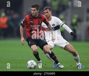 Milan, Italie, 7 novembre 2023. Christian Pulisic de l'AC Milan est poursuivi par Fabian Ruiz du PSG lors du match de l'UEFA Champions League à Giuseppe Meazza, Milan. Le crédit photo devrait se lire : Jonathan Moscrop / Sportimage Banque D'Images