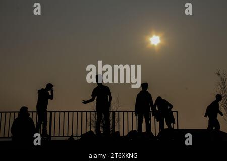 Istanbul coucher de soleil avec silhouettes humaines Banque D'Images