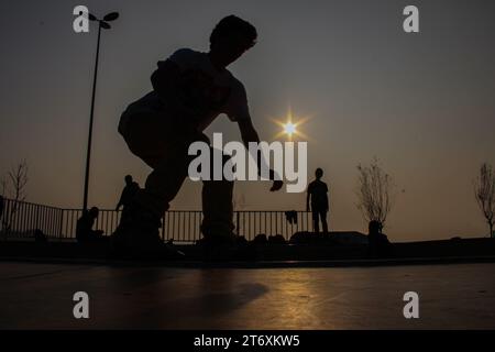 Istanbul coucher de soleil avec silhouettes humaines Banque D'Images