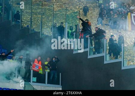 Salerne, Italie. 12 novembre 2023. Affrontements lors du match de Serie A entre le SS Lazio et L'AS Roma au Stadio Olimpico le 12 novembre 2023 à Rome, Italie. Crédit : Giuseppe Maffia/Alamy Live News Banque D'Images