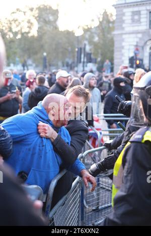 Une sélection de photos prises le 11 novembre 2023 de la marche pro-palestinienne et du week-end de l'armistice. Banque D'Images
