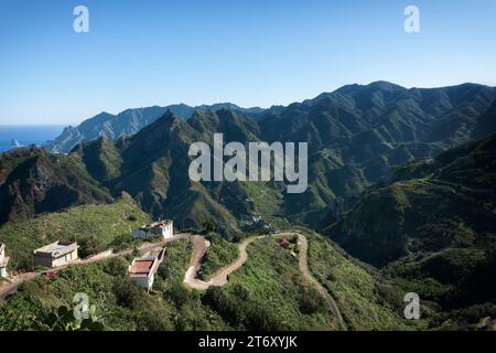 Paysage avec la côte nord Anaga au lever du soleil à Tenerife, îles Canaries Banque D'Images