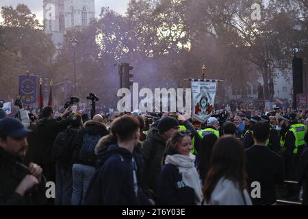 Une sélection de photos prises le 11 novembre 2023 de la marche pro-palestinienne et du week-end de l'armistice. Banque D'Images