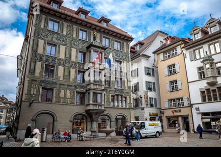 Lucerne, anciennes maisons peintes historiques cité médiévale en Suisse Banque D'Images