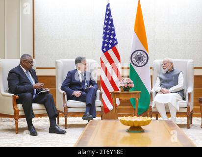 New Delhi, Inde. 10 novembre 2023. De gauche à droite : le secrétaire américain à la Défense Lloyd Austin, le secrétaire d'État américain Tony Blinken et le premier ministre indien Narendra Modi lors d'une réunion bilatérale élargie, le 10 novembre 2023 à New Delhi, en Inde. Crédit : PIB photo/Press information Bureau/Alamy Live News Banque D'Images