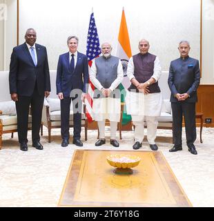 New Delhi, Inde. 10 novembre 2023. De gauche à droite : le secrétaire américain à la Défense Lloyd Austin, le secrétaire d'État américain Tony Blinken, le premier ministre indien Narendra Modi, le ministre indien de la Défense Rajnath Singh et le ministre indien des Affaires extérieures, Subrahmanyam Jaishankar, posent devant une réunion bilatérale, le 10 novembre 2023 à New Delhi, en Inde. Crédit : PIB photo/Press information Bureau/Alamy Live News Banque D'Images