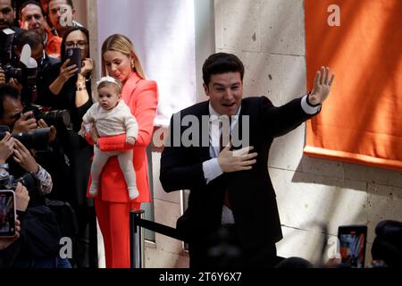 Mexico, Mexique. 12 novembre 2023. Le gouverneur de l’État de Nuevo Leon, Samuel Garcia, accompagné de son épouse, Mariana Rodriguez, et de sa fille Mariel, s’est inscrit comme pré-candidat à la présidence au siège national du mouvement citoyen. À Mexico. Le 12 novembre 2023 à Mexico, Mexique (crédit image : © Luis Barron/eyepix via ZUMA Press Wire) USAGE ÉDITORIAL SEULEMENT! Non destiné à UN USAGE commercial ! Crédit : ZUMA Press, Inc./Alamy Live News Banque D'Images