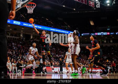 12 novembre 2023 : la garde des Terrapins du Maryland, Shyanne Sellers (0 ans), va pour un layup contre les Gamecocks de Caroline du Sud lors du premier quart du match de basket-ball féminin de la SEC à Colonial Life Arena à Columbia, SC. (Scott Kinser/CSM) Banque D'Images