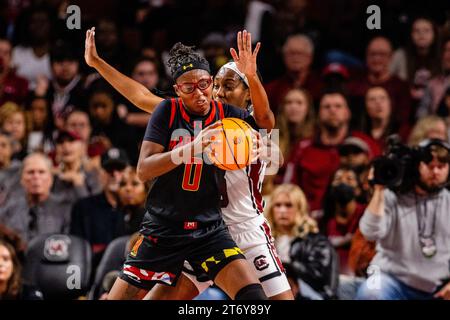 12 novembre 2023 : la garde des Terrapins du Maryland Shyanne Sellers (0) est gardée par la garde des Gamecocks de Caroline du Sud Bree Hall (23) pendant le troisième quart du match de basket-ball féminin de la SEC à Colonial Life Arena à Columbia, SC. (Scott Kinser/CSM) Banque D'Images