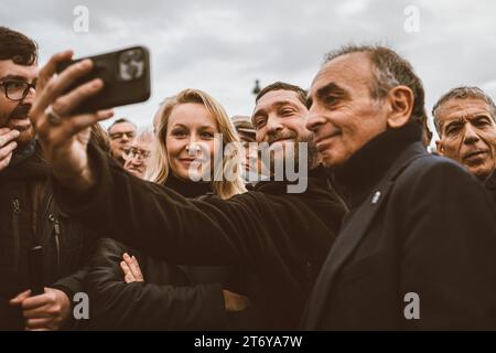 Olivier Donnars / le Pictorium - Marche contre l'antisémitisme - 12/11/2023 - France / Paris - Eric Zemmour, président du parti d'extrême droite Reconquete, et Marion Marechal-le Pen, vice-présidente, a participé à la marche contre l’antisémitisme, malgré la désapprobation de plusieurs organisations juives, dont le Conseil représentant des institutions juives de France (CRIF). Banque D'Images