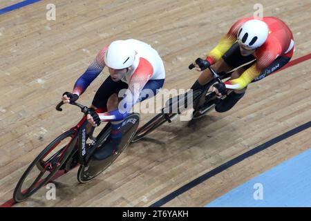 Track Cycling Champions League, Lee Valley Velodrome Londres Royaume-Uni. William PERRETT (GBR) et Sebastian MORA (ESP) dans la Scratch Race masculine, 11 décembre 2023 Banque D'Images