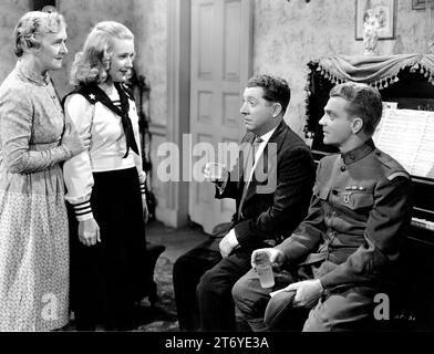 ELIZABETH RISDON PRISCILLA LANE FRANK McHugh et JAMES CAGNEY dans LES ANNÉES VINGT RUGISSANTES 1939 réalisateur RAOUL WALSH Histoire originale / producteur Mark Hellinger producteur exécutif Hal B. Wallis Warner Bros. Banque D'Images