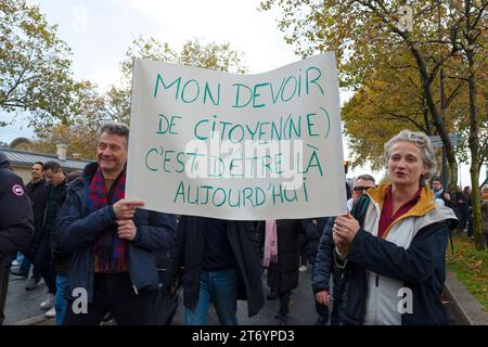 Les français Unis contre l'antisémitisme ont défilé dans Paris, sauf pour les partis politiques. Le RN de Marine le Pen fermait la marche Banque D'Images