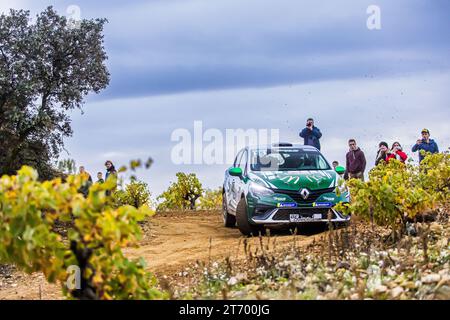 55 VIGION Jean-Sébastien, BORDERIE Amandine, Renault Clio RS Line Rally5, action lors du Rallye Terre de Vaucluse 2023, 7e manche du Championnat de France des rallyes Terre 2023, du 11 au 12 novembre 2023 à Courthézon, France - photo Bastien Roux / DPPI Banque D'Images