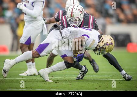 12 novembre 2023 : le Wide Receiver Malik Rodgers (2) est attaqué par le linebacker des Texas Southern Tigers Jacob Williams (11) lors du match de football NCAA entre les Alcorn State Braves et les Texas Southern Tigers au Shell Energy Stadium de Houston, Texas. Prentice C. James via Cal Sport Media Banque D'Images