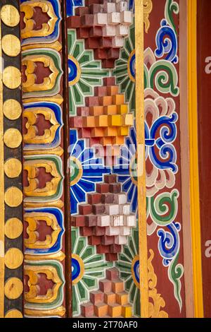 Les murs décorent des détails dans Da Zhao ou temple Wuliang, un monastère bouddhiste tibétain de l'ordre Gelugpa à Hohhot, Mongolie intérieure, Chine. Banque D'Images