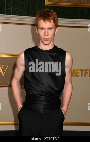 LOS ANGELES, CA -11 NOVEMBRE : Luther Ford à Netflix's The Crown saison 6 LA Premiere au Westwood Regency Village Theatre à Los Angeles, Californie le 12 novembre 2023. Crédit : Jeffrey Mayer/MediaPunch crédit : MediaPunch Inc/Alamy Live News Banque D'Images