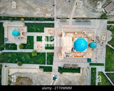 Vue aérienne par drone du mausolée de Khoja Ahmed Yasavi dans la ville de Turkestan ancien bâtiment au sud du Kazakhstan Banque D'Images