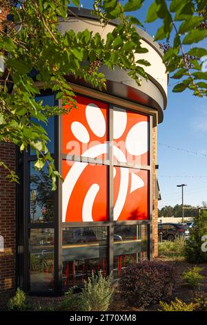 Chick-fil-Un restaurant de sandwich au poulet fast-food à Valdosta, Géorgie, au coucher du soleil. (ÉTATS-UNIS) Banque D'Images