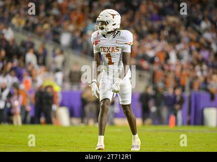 Novembre 11 2023 : le Wide Receiver Xavier Worthy (1) du Texas Longhorns lors de la 1e mi-temps du match de football NCAA entre les Texas Longhorns et les TCU Horned Frogs au stade Amon G. carter à fort Worth, Texas. Matthew Lynch/CSM Banque D'Images