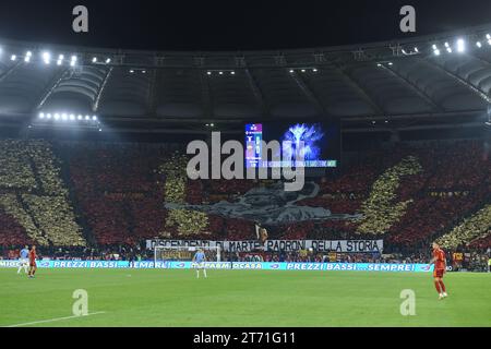 Rome, Latium. 12 novembre 2023. Supporters roms lors du match de Serie A entre Lazio et Roma au stade olympique, Italie, le 12 novembre 2023. Photographer01 crédit : Agence de photo indépendante / Alamy Live News Banque D'Images