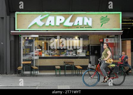 Döner Imbiss Kaplan, Straßenszene, Müllerstraße, mariage, Mitte, Berlin, Deutschland *** Légende locale *** , Berlin, Deutschland Banque D'Images