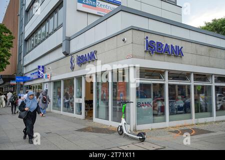 Isbank, Straßenszene, Müllerstraße, mariage, Mitte, Berlin, Deutschland *** Légende locale *** , Berlin, Deutschland Banque D'Images
