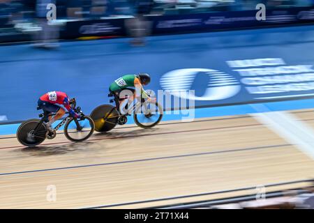 Lara Gillespie Ireland remporte la victoire dans l’élimination féminine suivie de près par Anita Yvonne Stenberg Norvège lors de la ronde 5 de la Ligue des Champions de piste 2023 de l’UCI au Lee Valley Velopark, Londres, Angleterre, le 11 novembre 2023. Photo de Phil Hutchinson. Usage éditorial uniquement, licence requise pour un usage commercial. Aucune utilisation dans les Paris, les jeux ou les publications d'un seul club/ligue/joueur. Banque D'Images