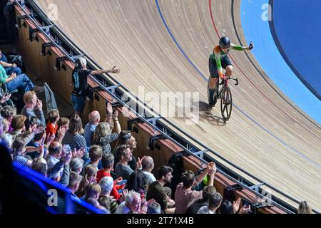 Lara Gillespie Ireland remporte la victoire dans l’élimination féminine lors de l’UCI Track Champions League Round 5 2023 au Lee Valley Velopark, Londres, Angleterre, le 11 novembre 2023. Photo de Phil Hutchinson. Usage éditorial uniquement, licence requise pour un usage commercial. Aucune utilisation dans les Paris, les jeux ou les publications d'un seul club/ligue/joueur. Banque D'Images