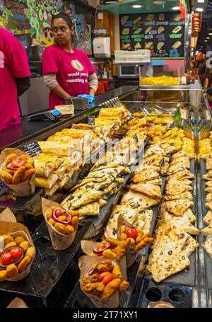 Nourriture exposée au marché de la Boqueria, Barcelone, Espagne Banque D'Images