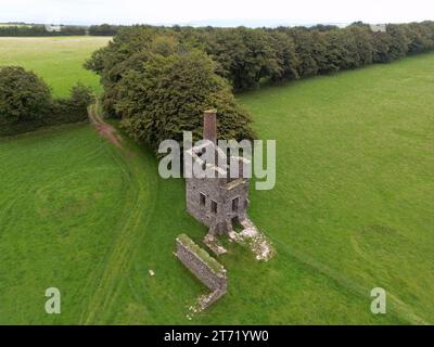 Photo drone de Burrow Farm Engine House, ancienne maison de machines à vapeur pour West Somerset Mineral Railway, une ligne de train à câble dans les collines Brendon Banque D'Images