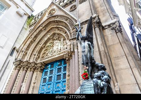 Mémorial de guerre de St Michael Cornhill par Richard Reginald Goulden devant l'église St Michael's, City of London, Angleterre Banque D'Images